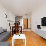 Kolorowy Goclaw Apartment By Noclegi Renters